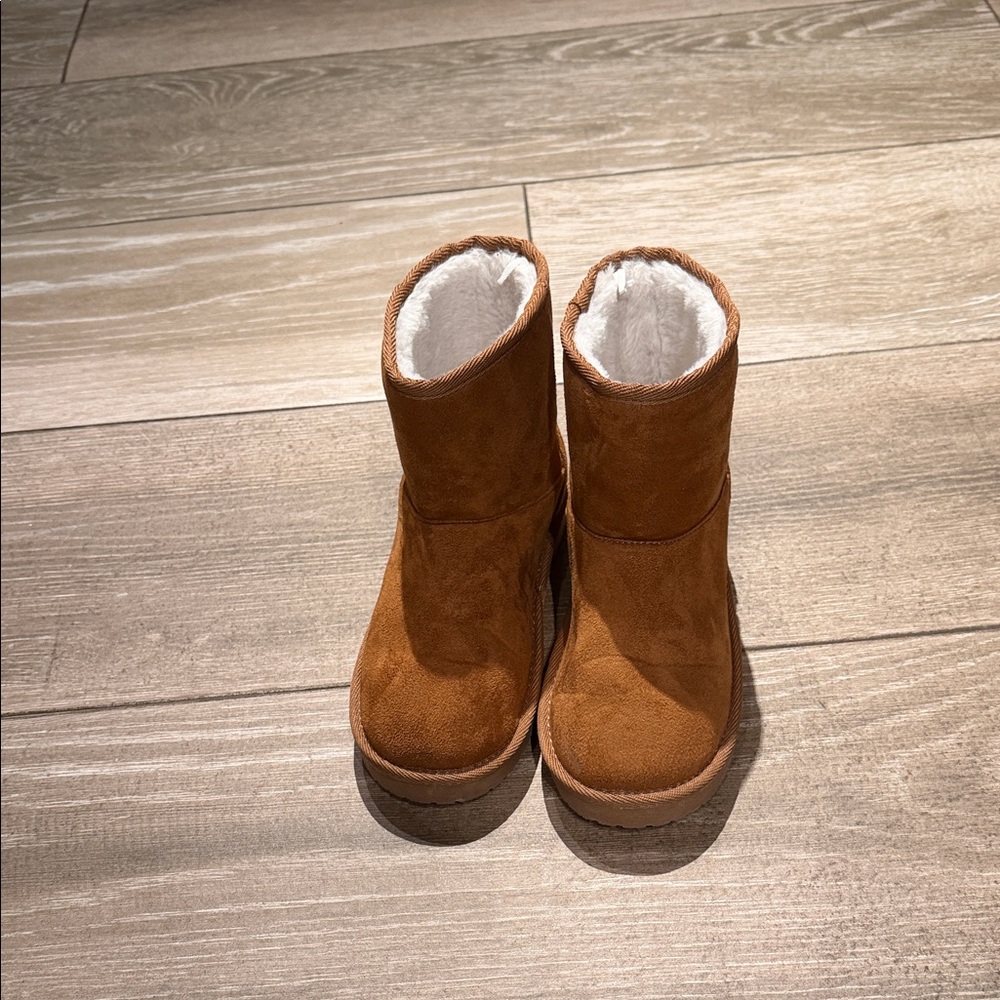 The Children's Place Tan Kids Boots with White Lining